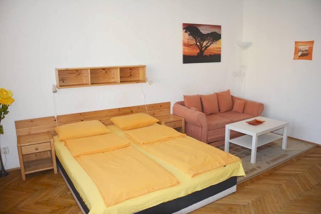 Apartmany Machek ปราก ภายนอก รูปภาพ